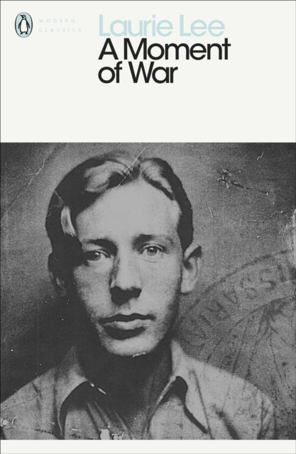 Laurie Lee - A Moment of War - Paperback