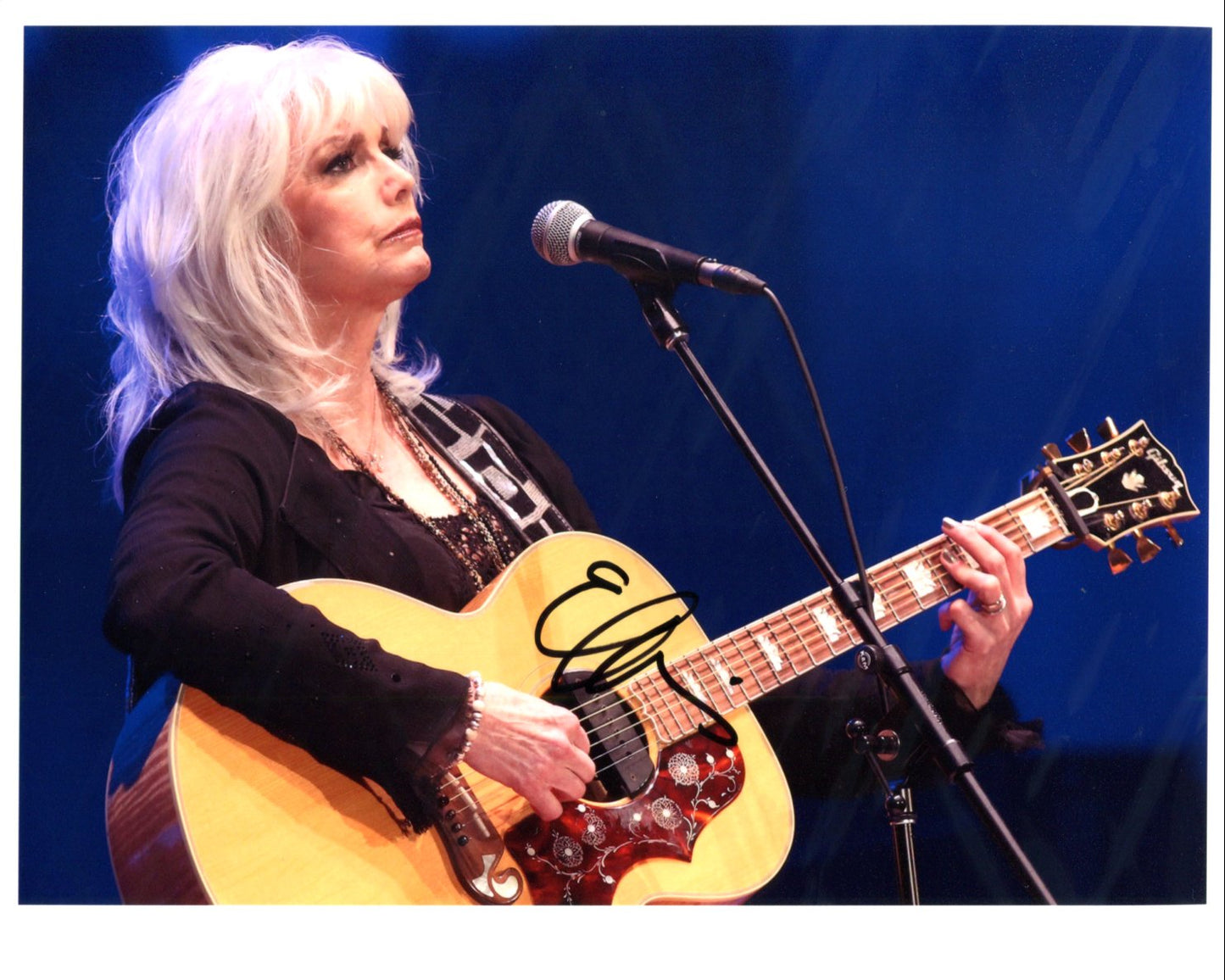 Emmylou Harris - Signed Photo 10" x 8" - Used autograph