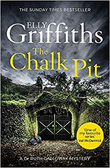 Elly Griffiths - Chalk Pit   The Dr Ruth Galloway Mysteries 9 - New Pa